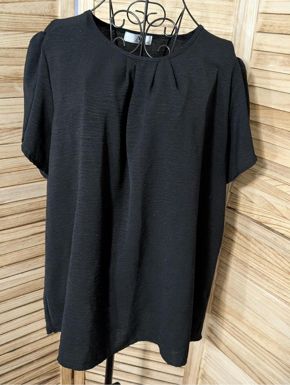 Women's top blouse black short sleeve , size Large/XL pullover